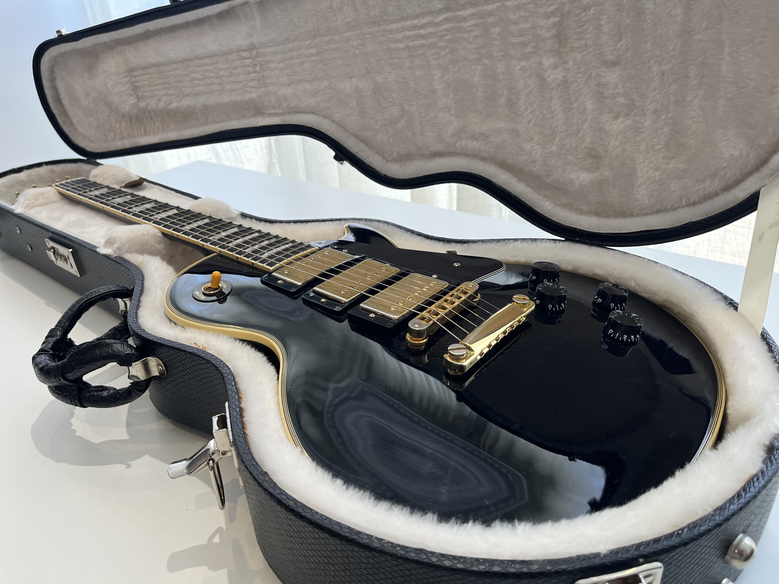 Gibson Les Paul Custom GOTW #46 (2007) – Ebony, 3 Pickups