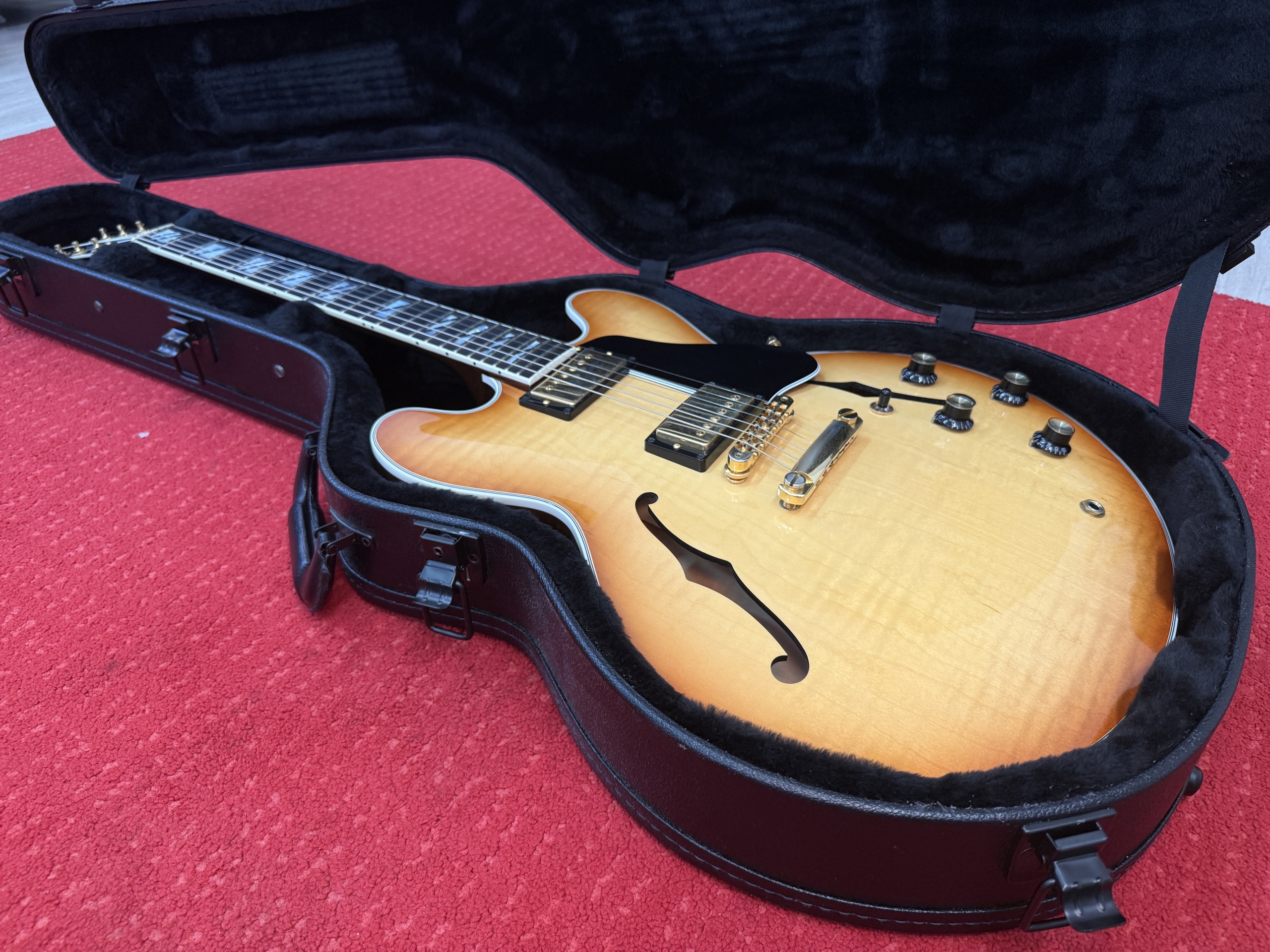 Gibson ES Supreme – Royal Tan Exclusive 2024 1 Gibson ES Supreme – Royal Tan Exclusive 2024